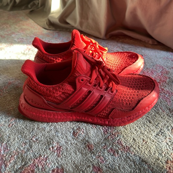 • Adidas Ultra Boost Size: 8 • - Picture 3 of 7
